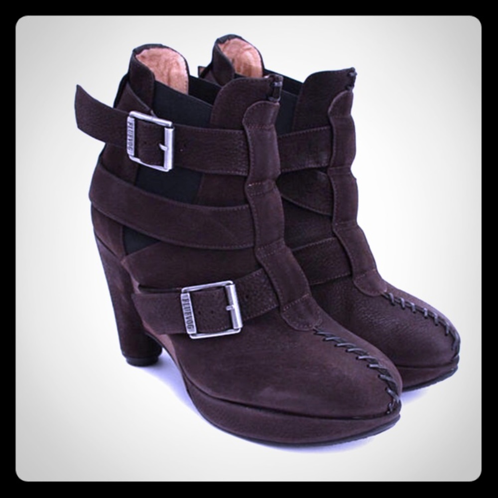 ✨GORGEOUS✨ John Fluevog Shields ankle boots, sz 7